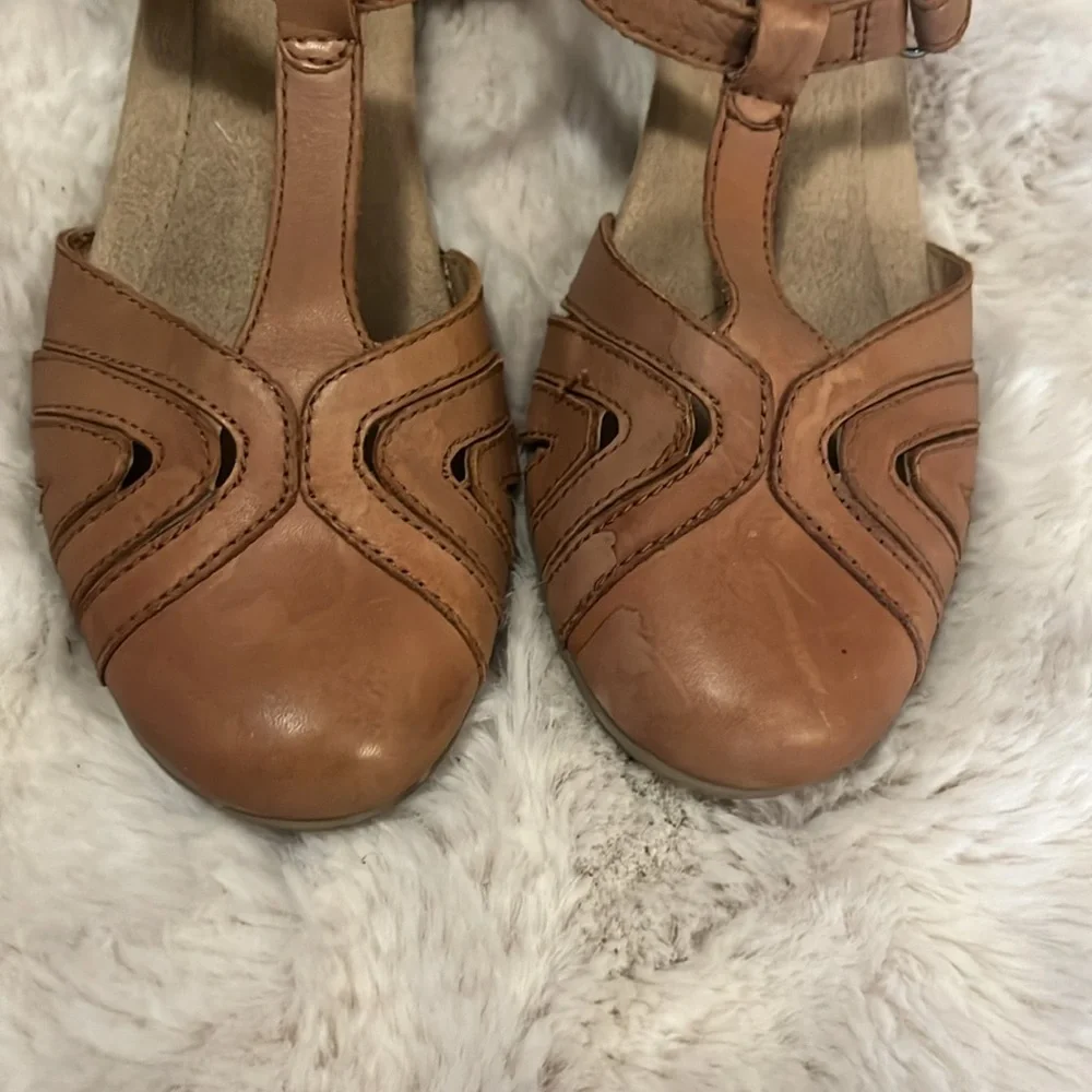 Earth Origins Women’s Tan Neutral Color Leather T Strap Maryjane Heeled Shoes 7